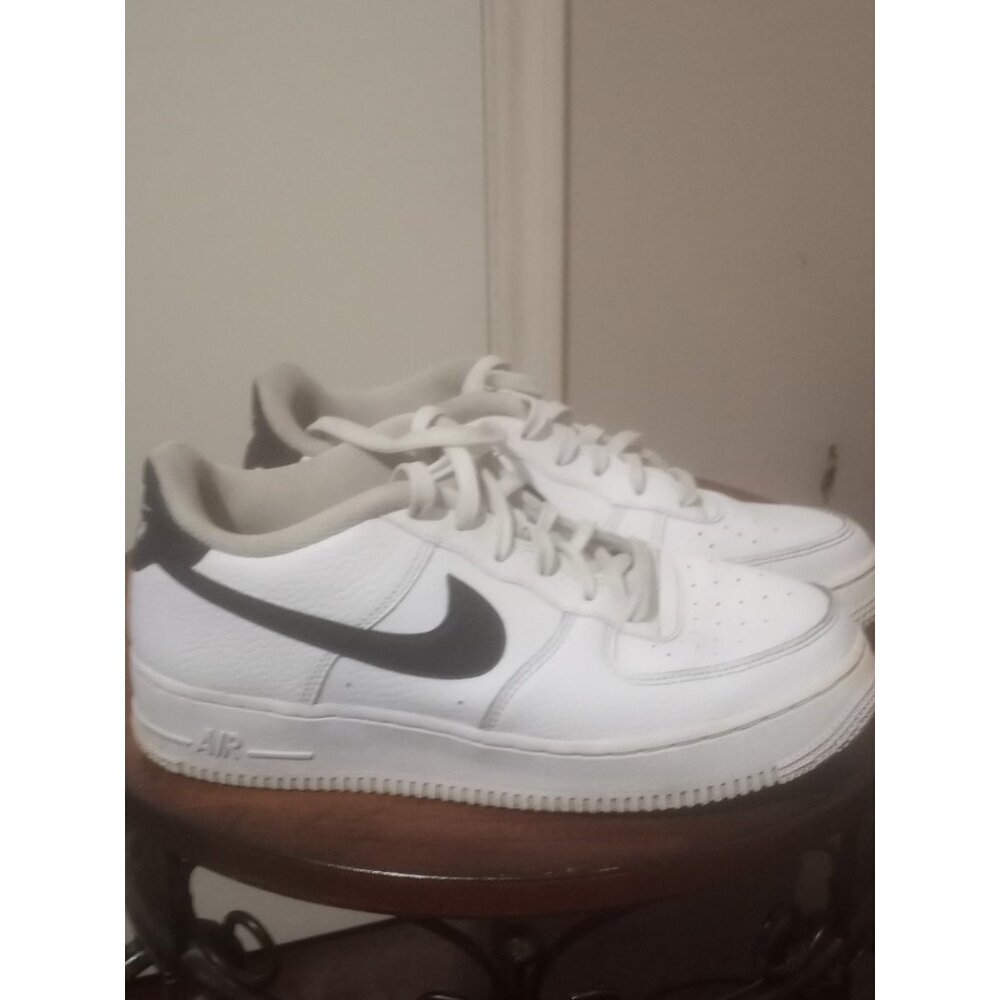 Kid's Size 7y / Women's Size 8.5 Nike Air Force 1 (GS) White Black CT3839-100 - Picture 1 of 13